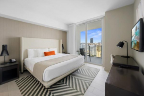 Hyde Beach House Waterway